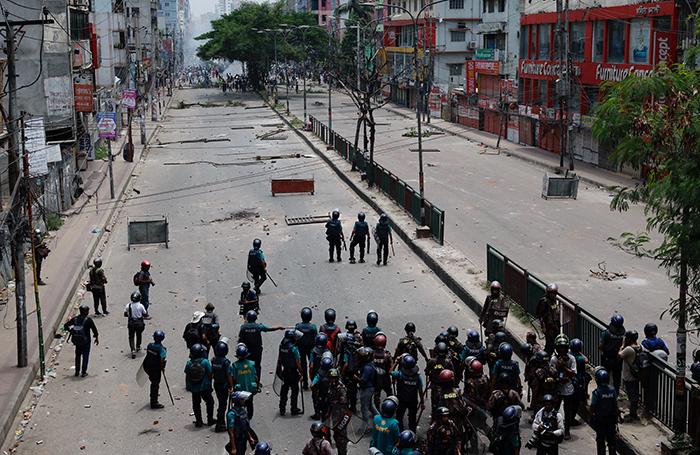 В результате студенческих демонстраций в Бангладеш есть раненые и погибшие