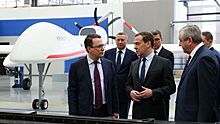 Медведев посетил производственный комплекс компании "Кронштадт"