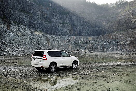 Новый Toyota Land Cruiser Prado впервые показался на "живых" фото