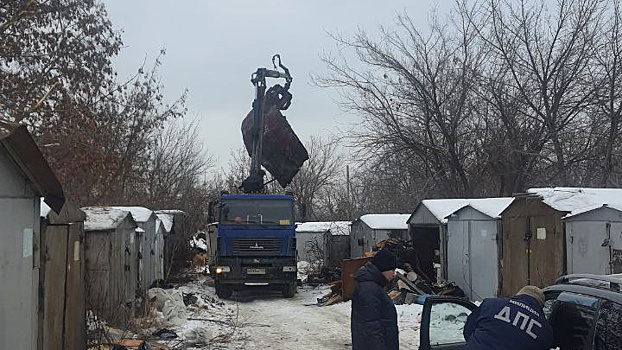 После сноса гаража самарчанин требует от чиновников компенсации за украденные колеса и утилизированный мотоцикл