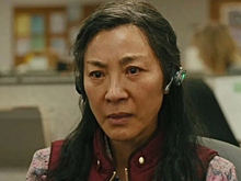 Звезда «Все везде и сразу» сыграет в боевике о хирурге на пенсии