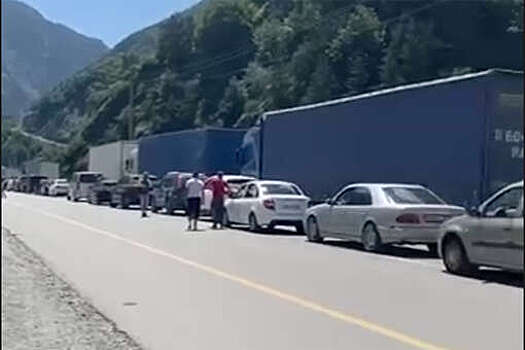 Поток машин на границе России и Грузии увеличился почти в три раза