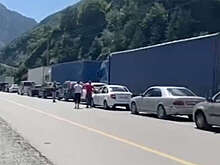 Поток машин на границе России и Грузии увеличился почти в три раза