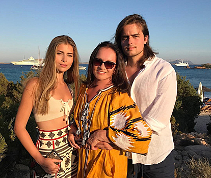 Никаких бабуль и дедуль: звезды, которые просят внуков называть их по имени