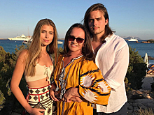 Никаких бабуль и дедуль: звезды, которые просят внуков называть их по имени