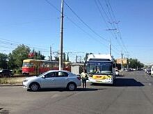 В Волгограде в столкновении автобуса и Renault пострадала кондуктор