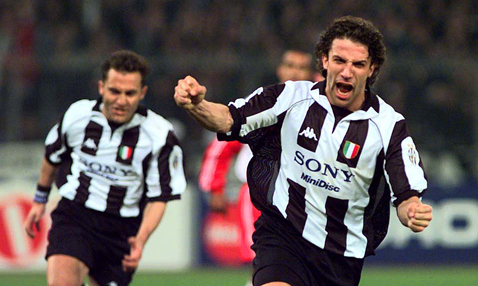 Уже в 1993 году «Ювентус» и «Милан» обратили внимание на талантливого молодого человека и сделали ему предложения, Дель Пьеро выбрал туринский клуб. Сезон 1994/95 года стал одним из самых важных в карьере футболиста: проведя 29 игр и забив восемь голов, он привел свой клуб в высший дивизион Италии.  
