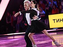 Поцелуи на льду: Даня Милохин подогрел слухи о романе с Евгенией Медведевой