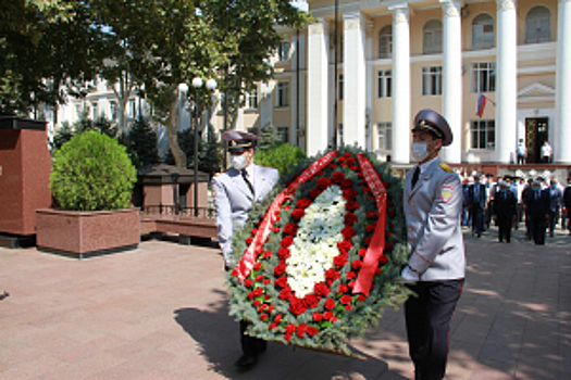 У здания МВД по Республике Дагестан состоялась акция, посвященная Дню солидарности в борьбе с терроризмом