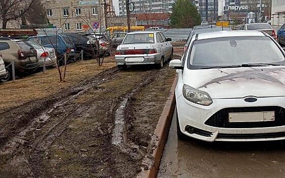 В Рязани составили 74 административных акта за парковку на зелёных зонах за неделю