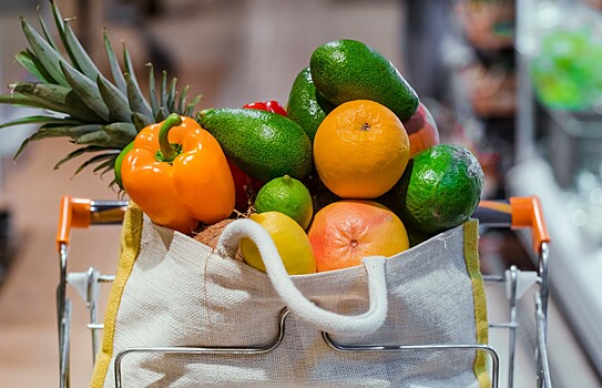 Издержки локдауна: овощи и фрукты доставляют самолетами