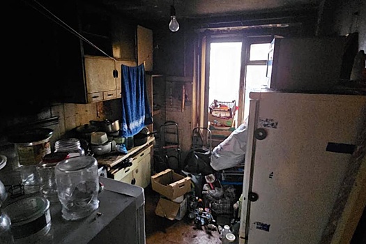 Тела мужчины и женщины нашли в Петербурге, рядом были канистры с жидкостью