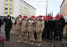 Военнослужащие армейского корпуса Северного флота поздравили ветерана Великой Отечественной войны с наступающим Днём Победы