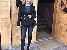 Дергается как паралитик: сына Елены Бушиной считают выскочкой