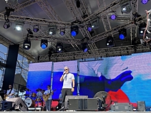 Олег Газманов поздравил россиян с Днем Государственного флага