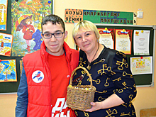 "Молодежка ОНФ" поздравила первых учителей