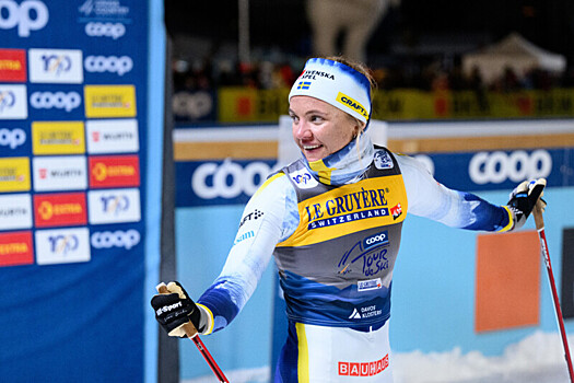 Шведская лыжница Сван победила в масс‑старте на этапе «Тур де Ски»