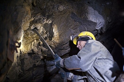 Новокузнецкие горняки оказались заблокированы из-за обвала шахты