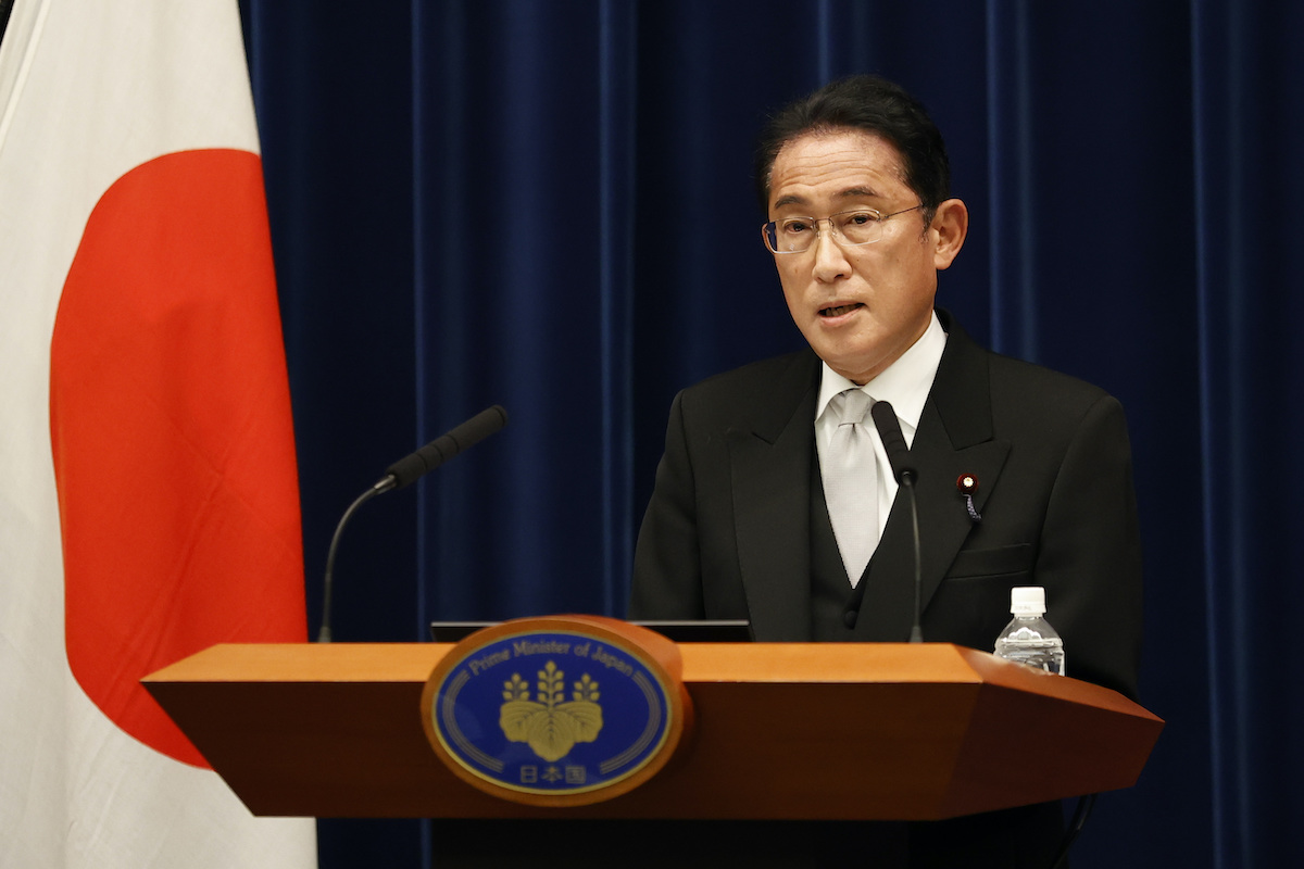 Кисида отверг мнение, что Япония «оказывает военную помощь РФ», поставляя подержанные авто
