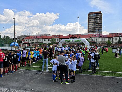 Это поможет добиться успеха в жизни: в столице Южного Урала прошел чемпионат среди дворовых футбольных команд