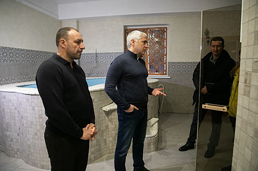 Глава Ноябрьска показал новый банный комплекс