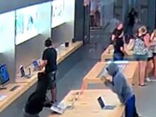 Американцы ограбили Apple Store за 30 секунд. Видео