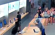 Американцы ограбили Apple Store за 30 секунд. Видео