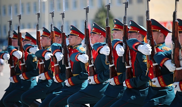 Выставка техники, конкурсы и веселье: в Волгограде прошел большой военно-спортивный праздник