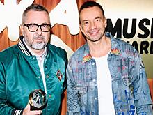 Основатель группы «Дискотека Авария» Алексей Рыжов, закрутивший роман с моделью, высказался о детях: «Хочу ещё с десяток» — видео Super