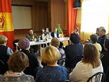 Эсеры обсудили с депутатами проблемы Шипуновского района