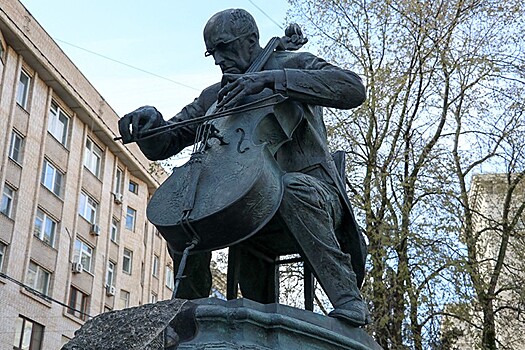 Памятник Мстиславу Ростроповичу отремонтируют в Москве