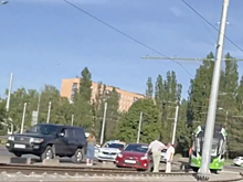В Курске автомобиль оказался на трамвайных путях