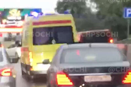 В Сочи водитель отказался пропускать машину скорой помощи, которая везла младенца