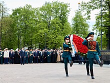 Глеб Никитин в День Победы возложил цветы к Вечному огню в Нижегородском кремле
