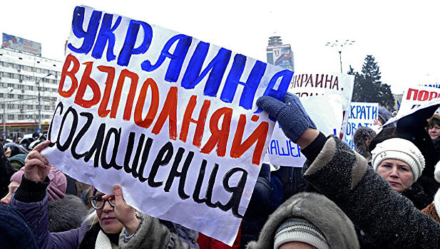 Политолог: Киев превращает Минские соглашения в абсурд