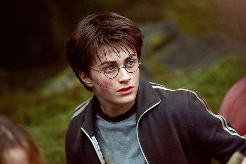 Весь мир знает его как доброго мальчика-волшебника Гарри Поттера, но жизнь не сказка.
