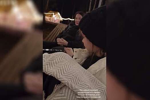 Бизнесвумен Оксана Самойлова показала фото детей и матери на ферме