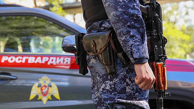 Росгвардейцы помогли эвакуировать людей из загоревшегося дома в Подмосковье