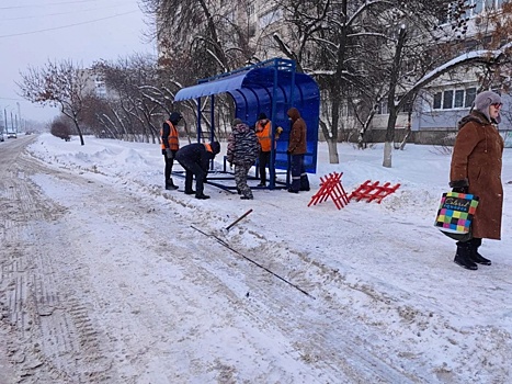 Разрушенную легковушкой остановку восстанавливают в Дзержинске