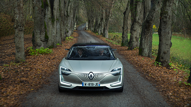 Тест-драйв Renault из будущего в режиме автопилота