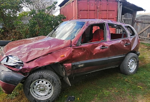 Житель Омской области погиб в аварии после того, как его внедорожник перевернулся