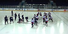 Матч в поддержку спецоперации на Украине прошел в Оренбурге. Хоккеисты играли в форме с буквами Z и V