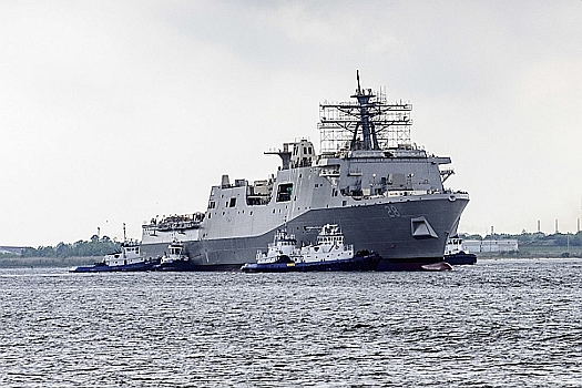 США ввели в эксплуатацию новейший десантный корабль
