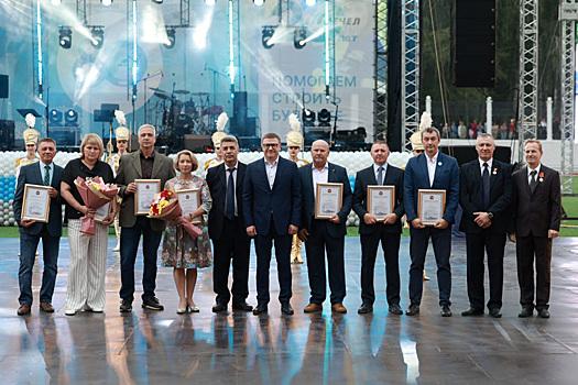Челябинский губернатор Текслер вручил награды металлургам