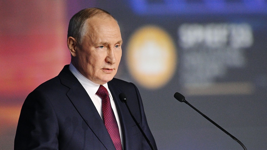 Путин: США, вводя санкции, «пилят сук, на котором сидят»