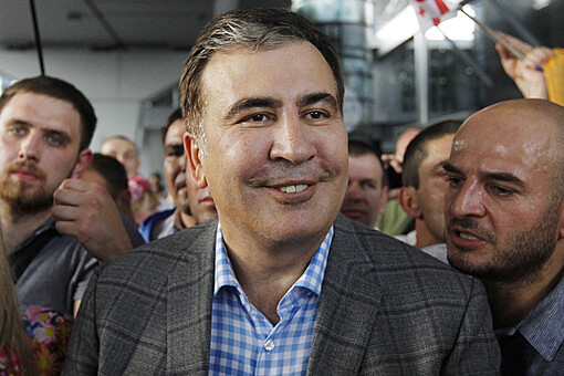 CNews: Саакашвили тайком провез в Грузию водитель трейлера