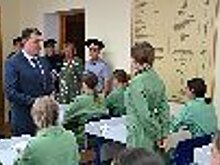 Заместитель директора ФСИН России Сергей Щербаков поздравил воспитанниц Можайской ВК с началом учебного года