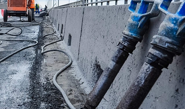 На Сарептском путепроводе в Волгограде меняют опорные части пролетов