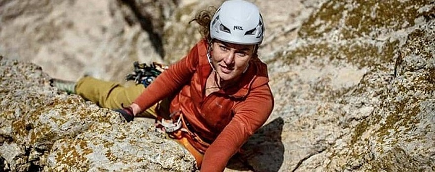 Спасатели не могут найти тело альпинистки Оленевой из-за сошедшей лавины