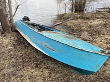 Под Омском погибли мужчина и женщина, возвращавшиеся с кладбища на лодке
